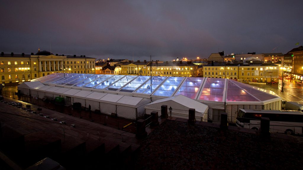 Teltta senaatintorilla