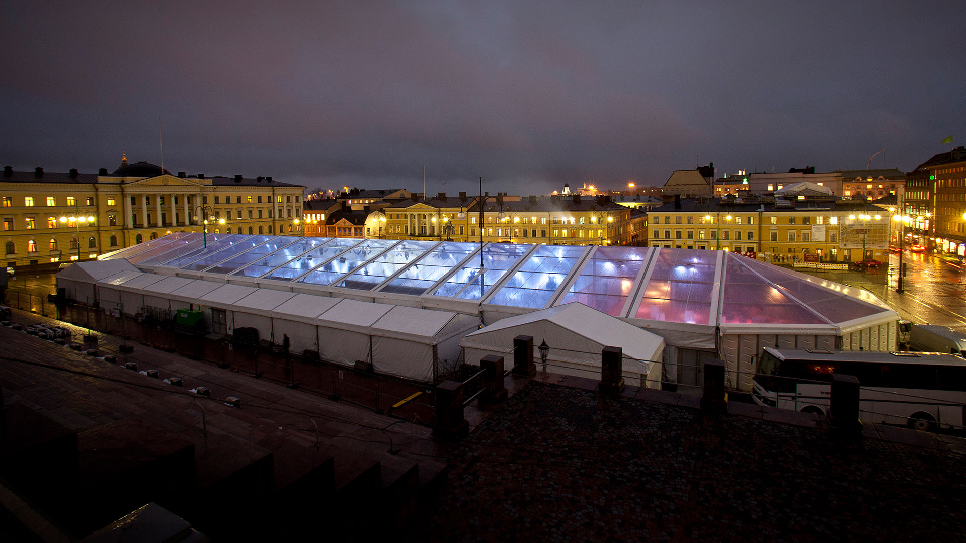 Teltta senaatintorilla